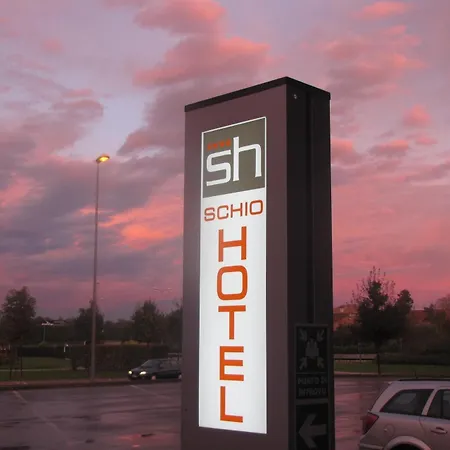 Schio Hotel 호텔 4*
