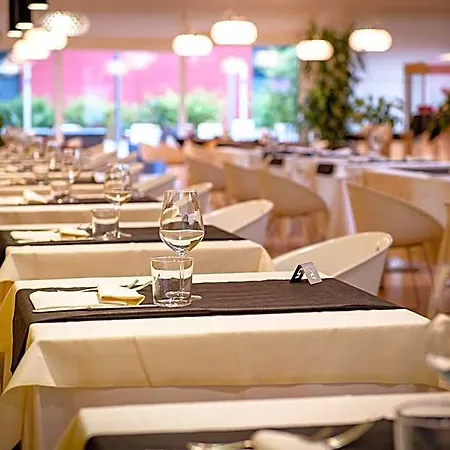 Schio Hotel מלון